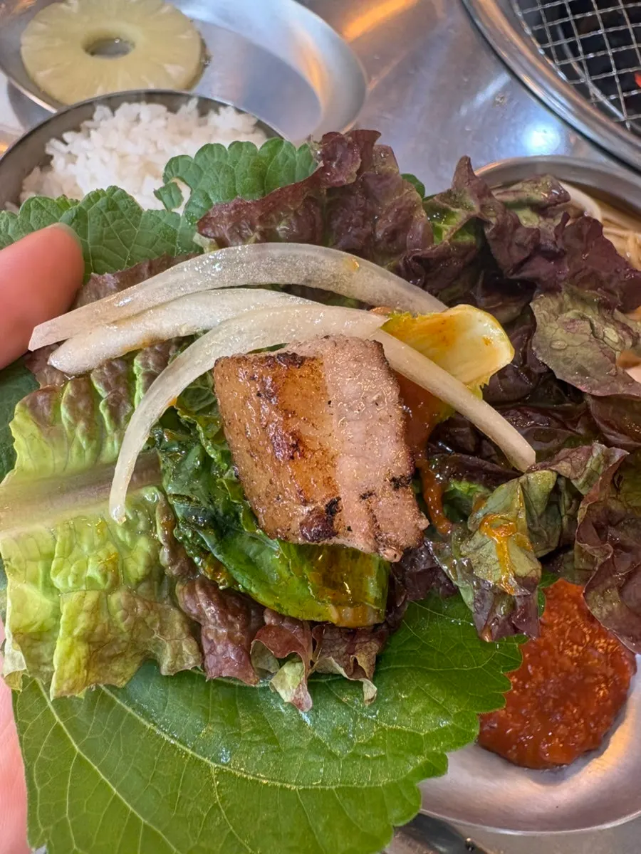 연탄불에 올린 파인애플