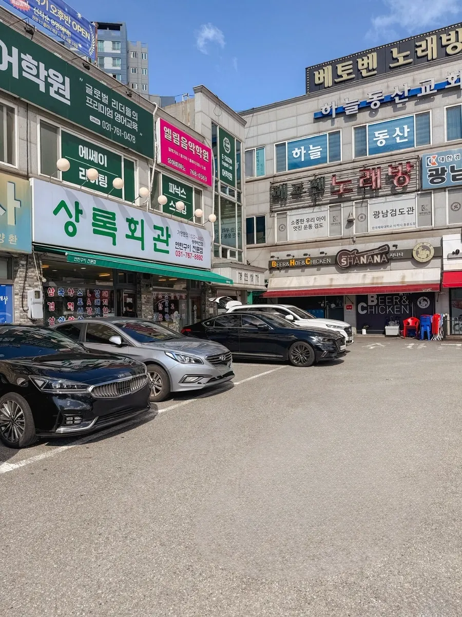 Free parking space in front of the restaurant
