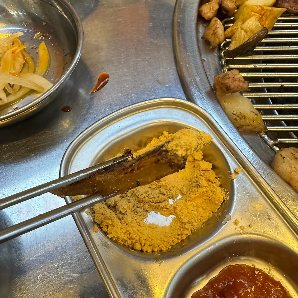Chewy pork skin dipped in soybean powder