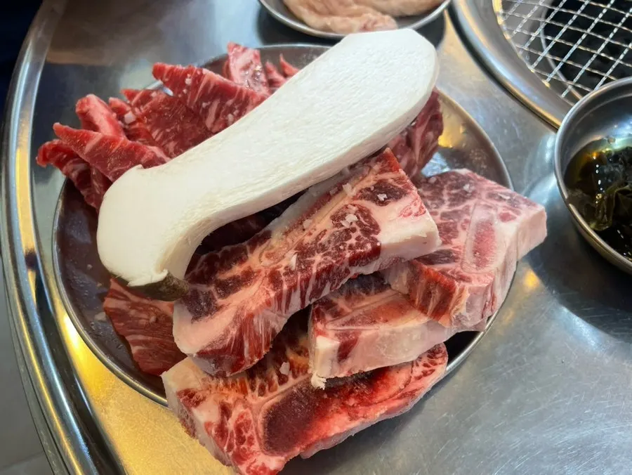 상록회관 기본 상차림과 살얼음 무생채
