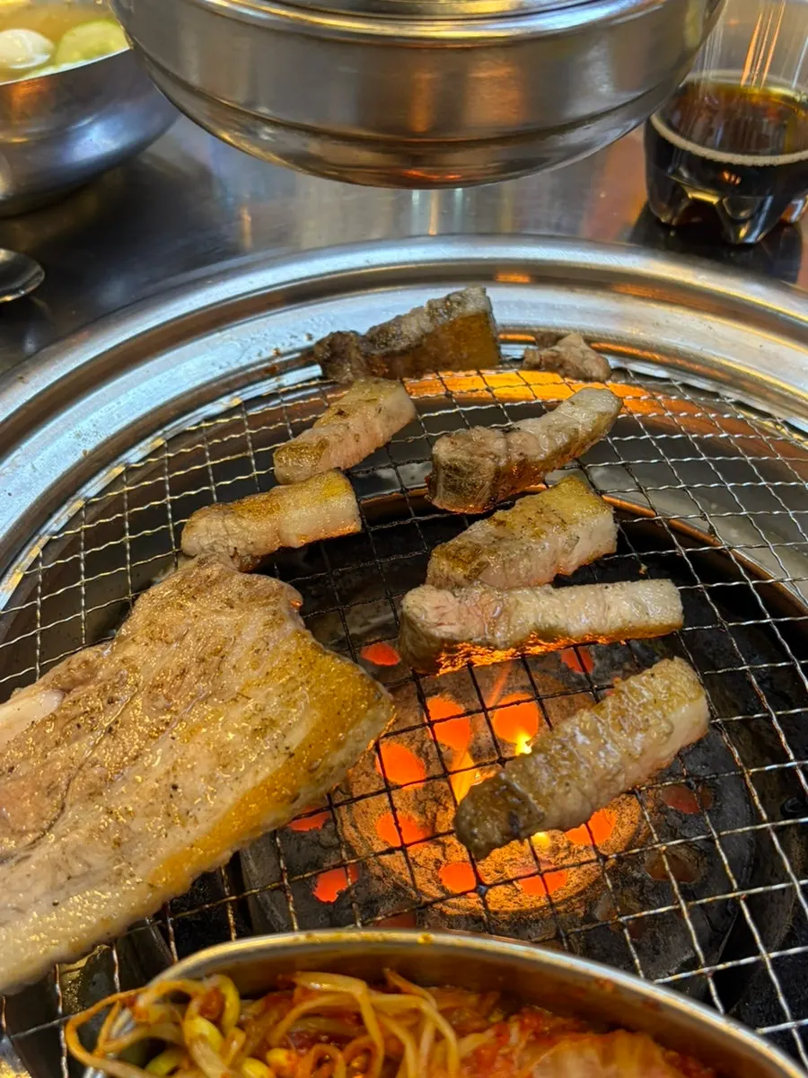 불향이 오른 삼겹살 구이