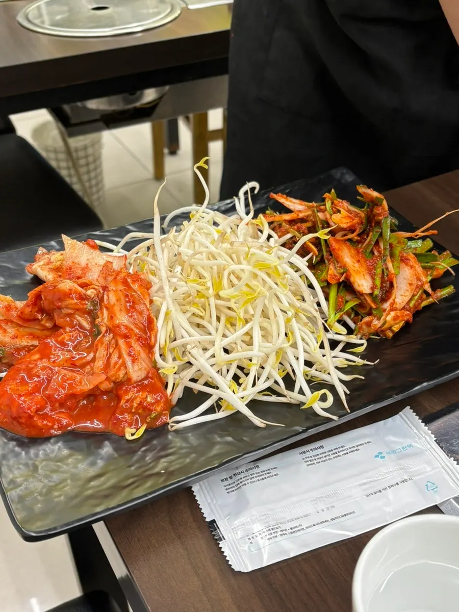 Side dishes set before the meat arrives