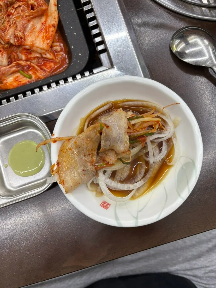 Bean sprout chive salad fried by the owner