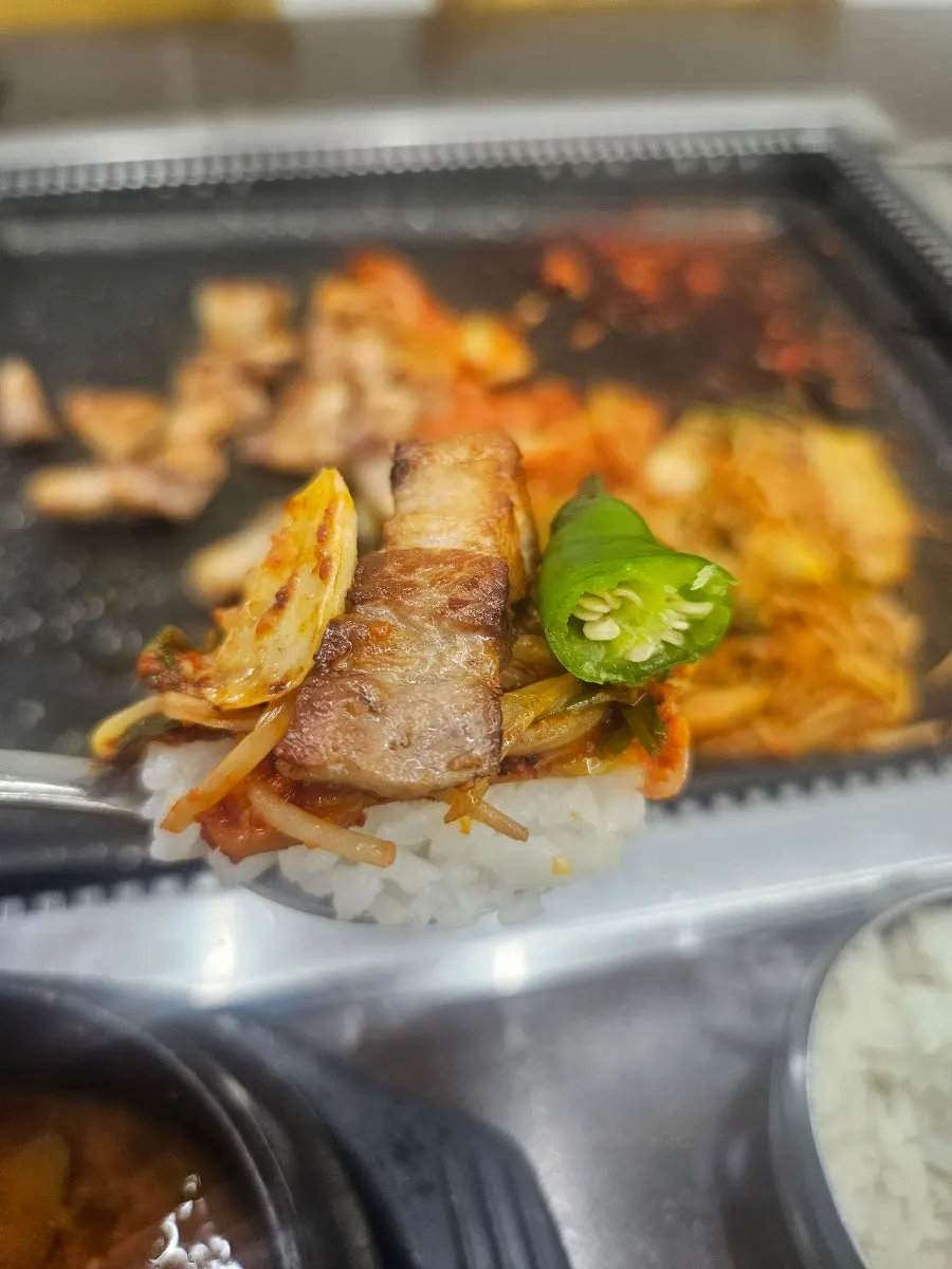 Pork belly with wrap vegetables