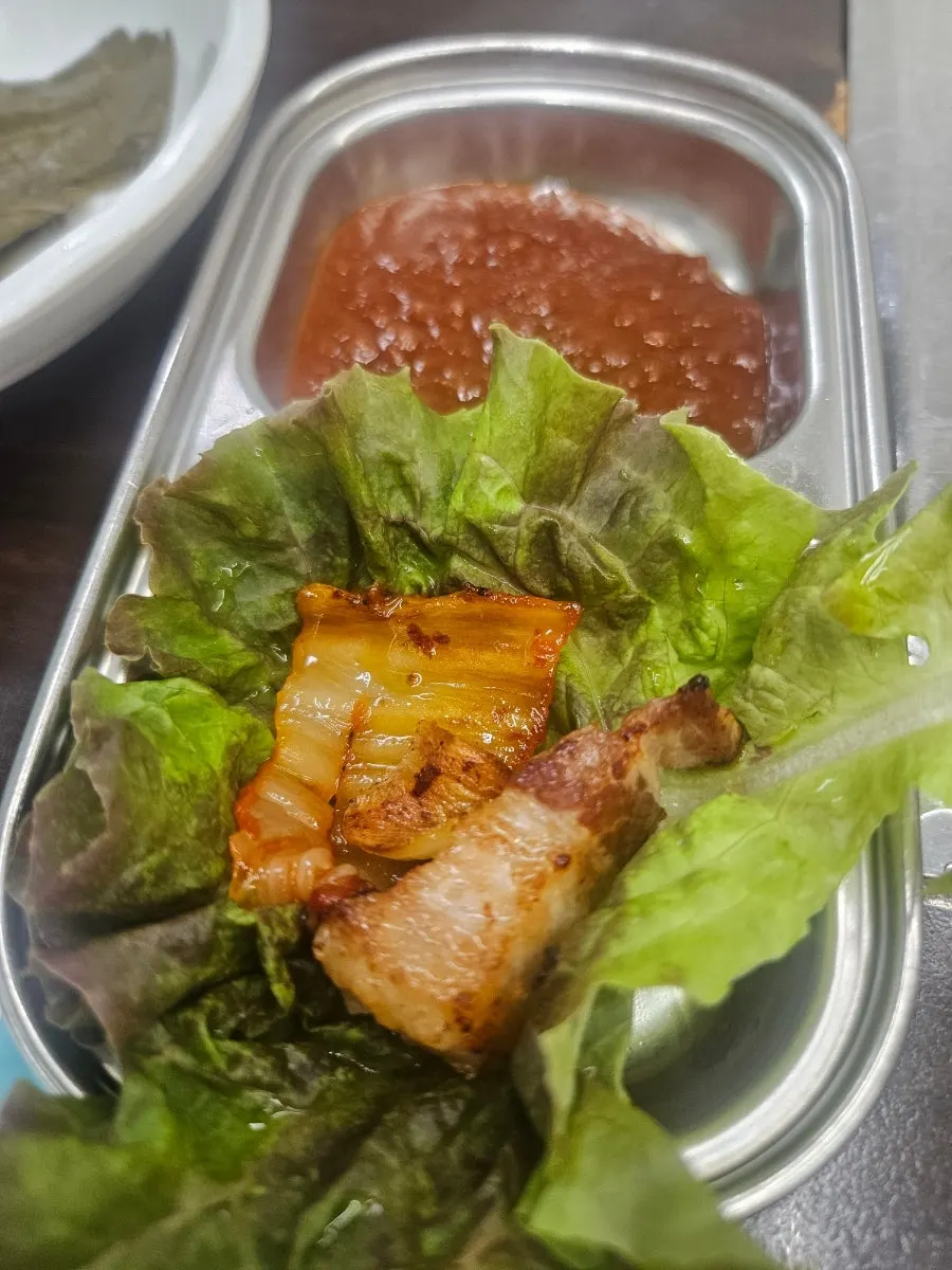Wasabi and onion sauce accompaniments