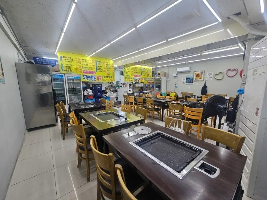 Myeongmun Restaurant atmosphere in front of Sangok Station