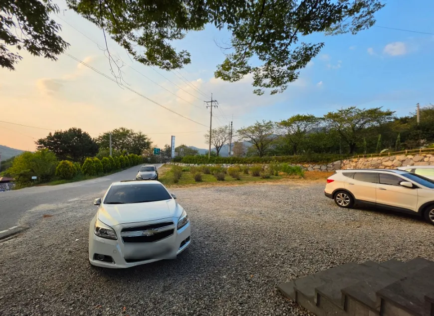 Parking space in front of Sangol Chueojeong