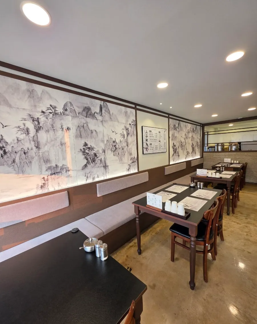 Interior of Sangol Chueojeong