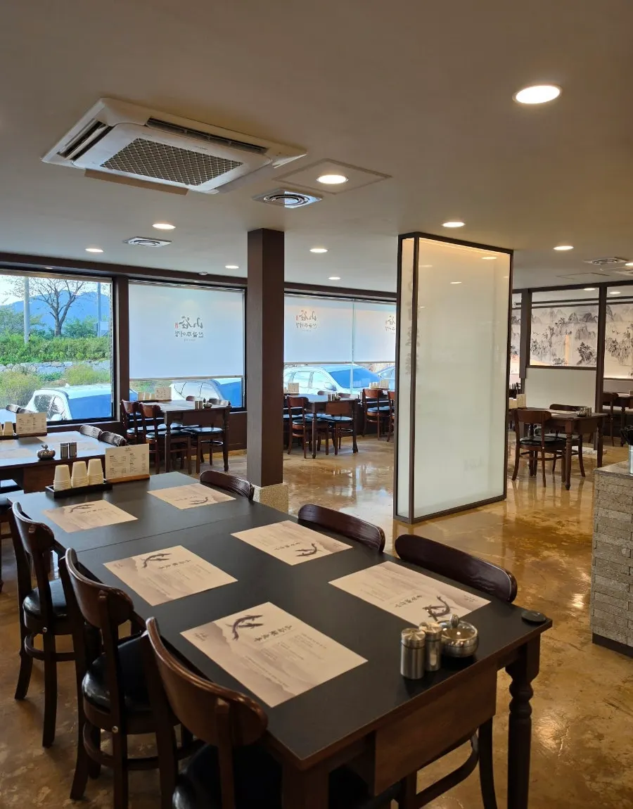 Self-serve side dish bar area at Sangol Chueojeong