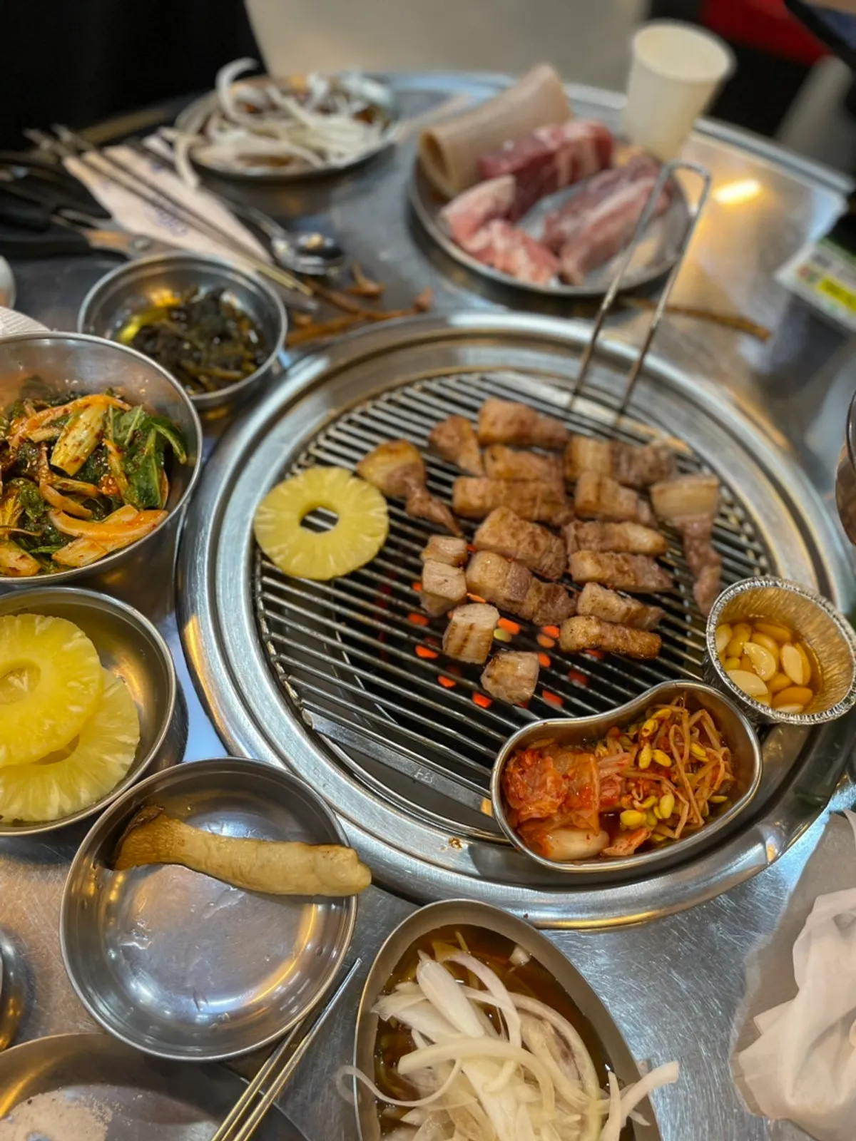 Charcoal-grilled meat cut into bite-sized pieces