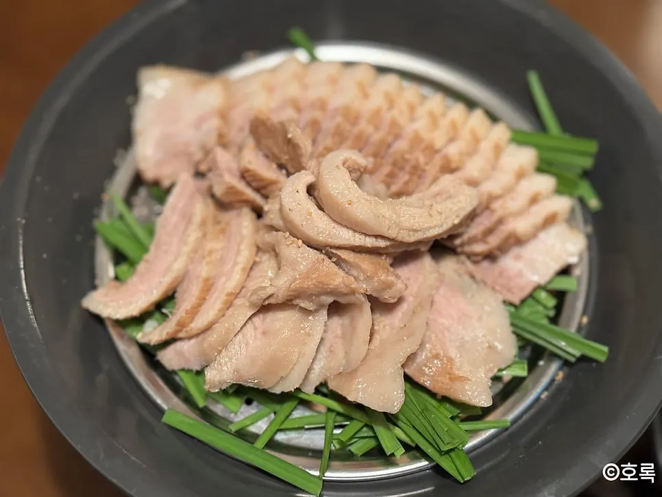 Half pork belly suyuk and pork jowl suyuk spread