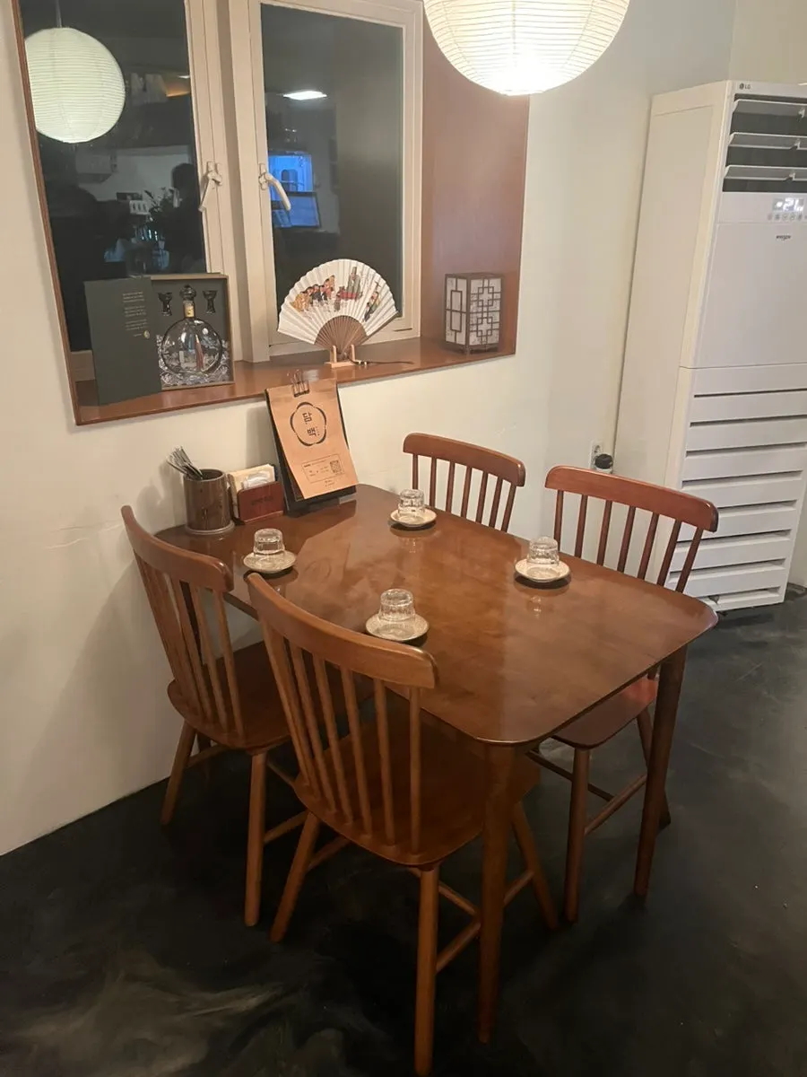 Dambaek Jujeom interior decor