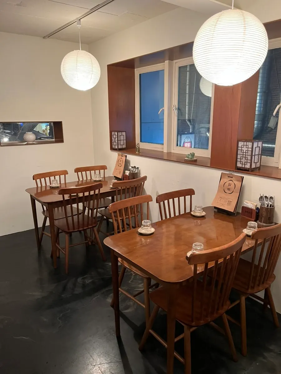 Seating inside Dambaek Jujeom