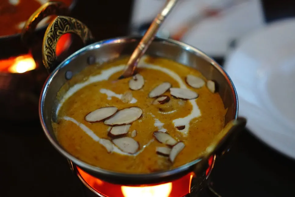 Kari butter chicken dan mutton korma yang dipesan