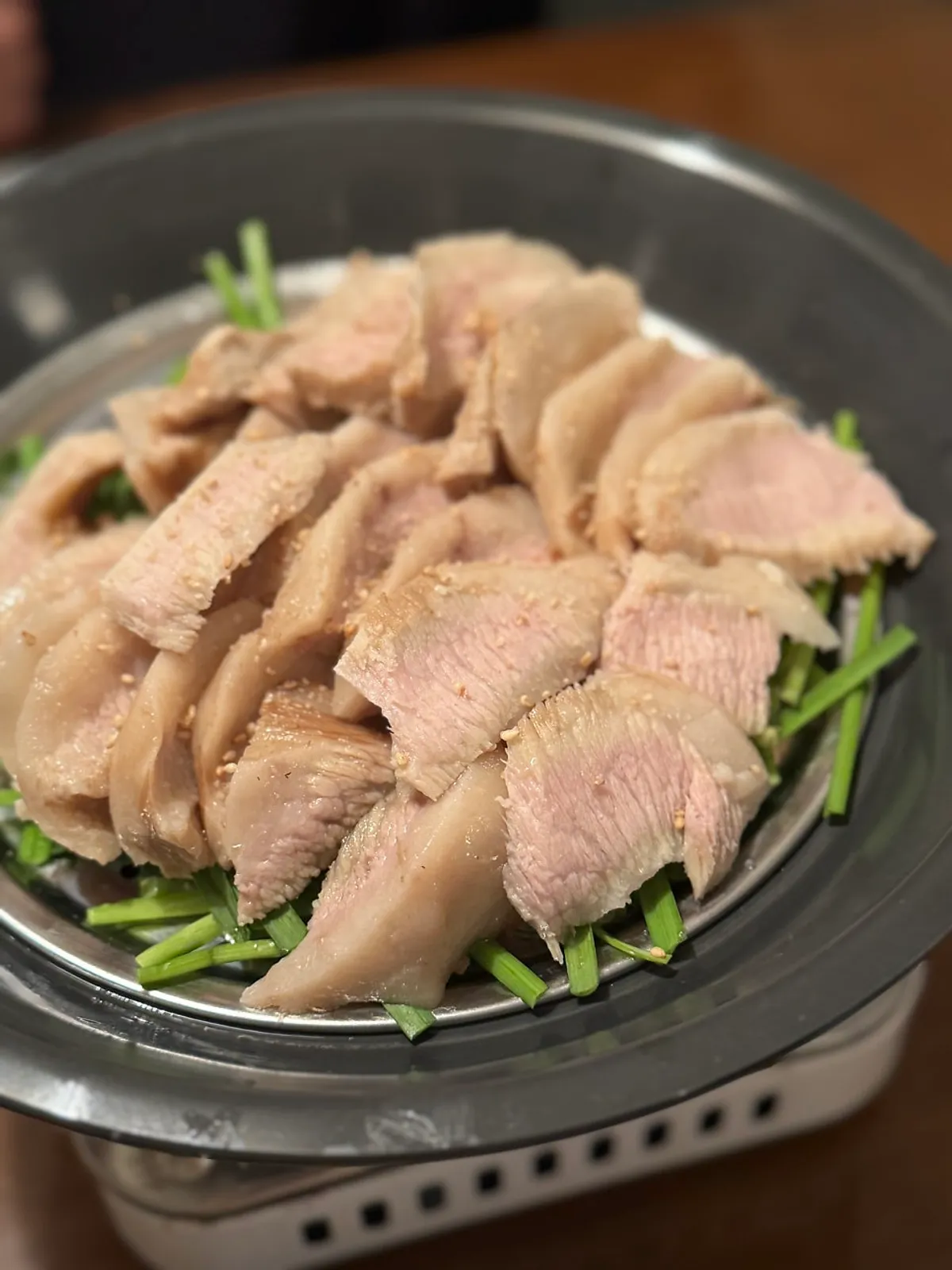 부드럽게 삶아낸 담백주점 항정살 수육