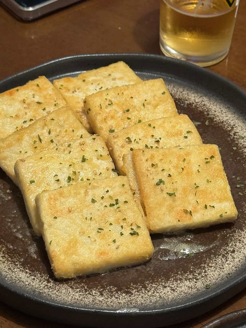 무말랭이를 올린 항정수육