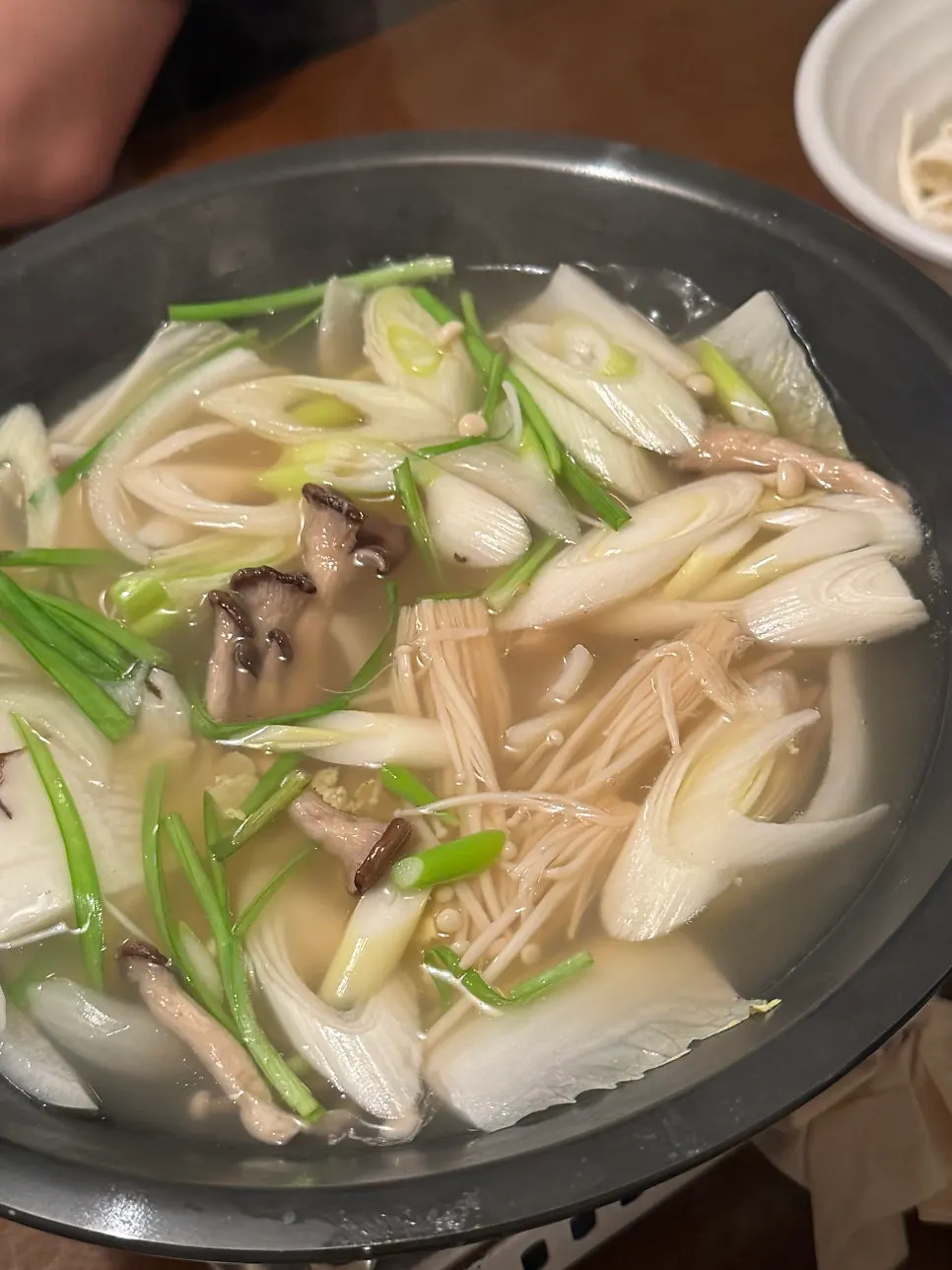 남은 야채를 넣고 끓이는 칼국수 냄비
