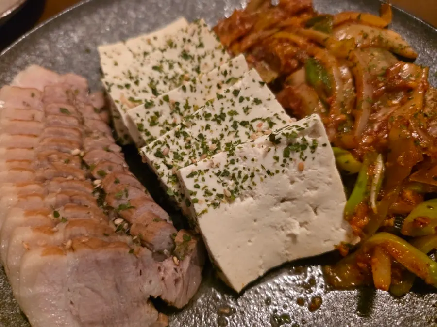 담백주점 삼겹두부김치와 술 한잔