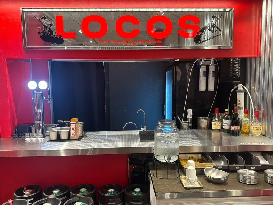 Self-serve corner with plates and wet wipes