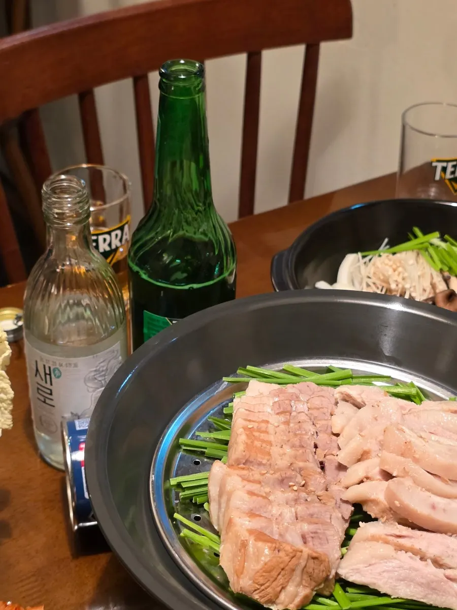 수육과 칼국수로 마무리한 한입