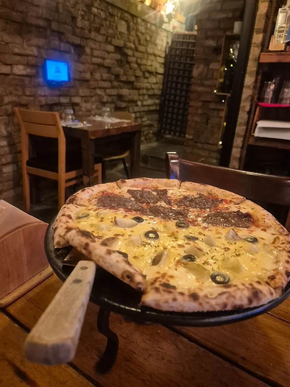 Puffed-up cornicione crust on the pizza