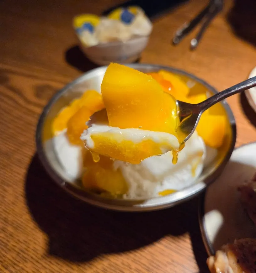 Yogurt sherbet topped with mango flesh
