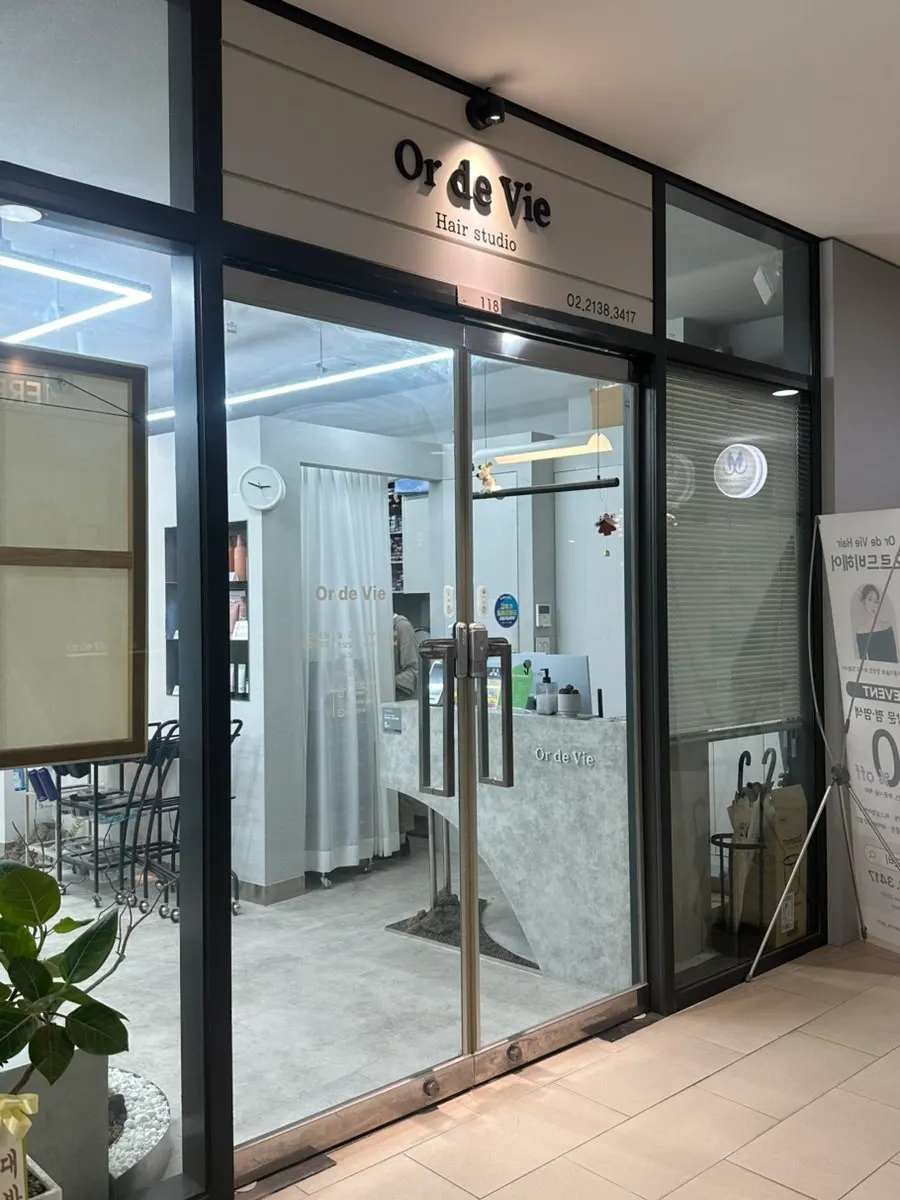 White-toned space at Oreudeubi Hair