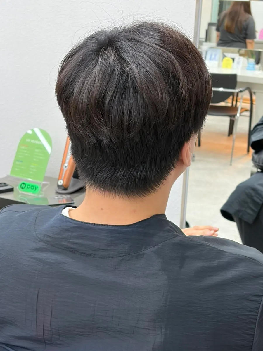 Grown-out down-perm sections before treatment