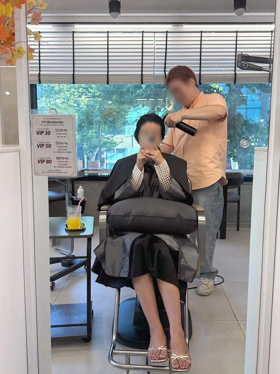 1단계 도포 후 드라이로 흡수시키는 모습