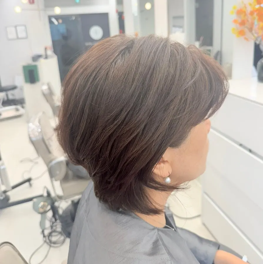 Hair with volume restored after the root volume perm