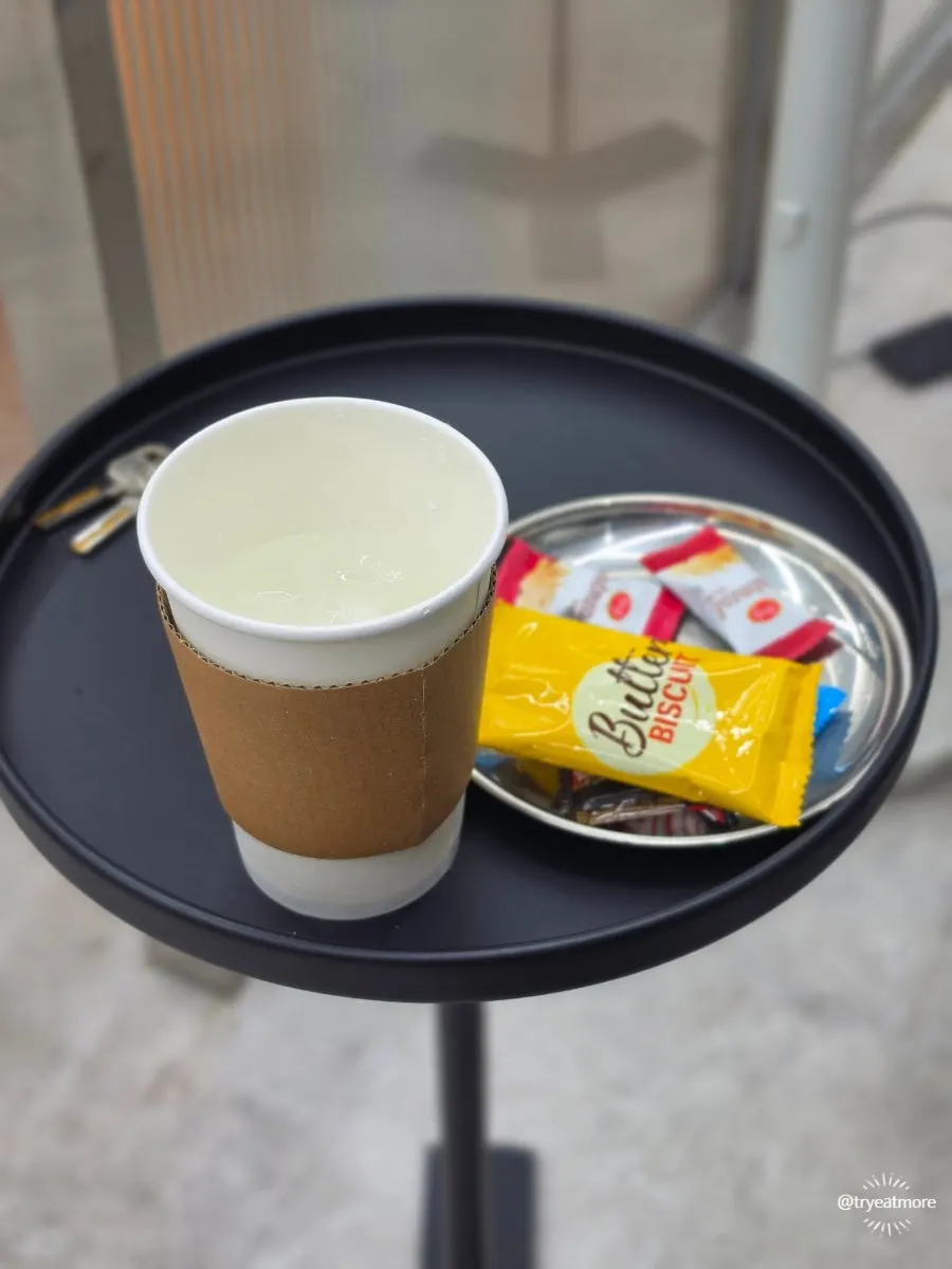 Snacks and drinks provided as service at the salon