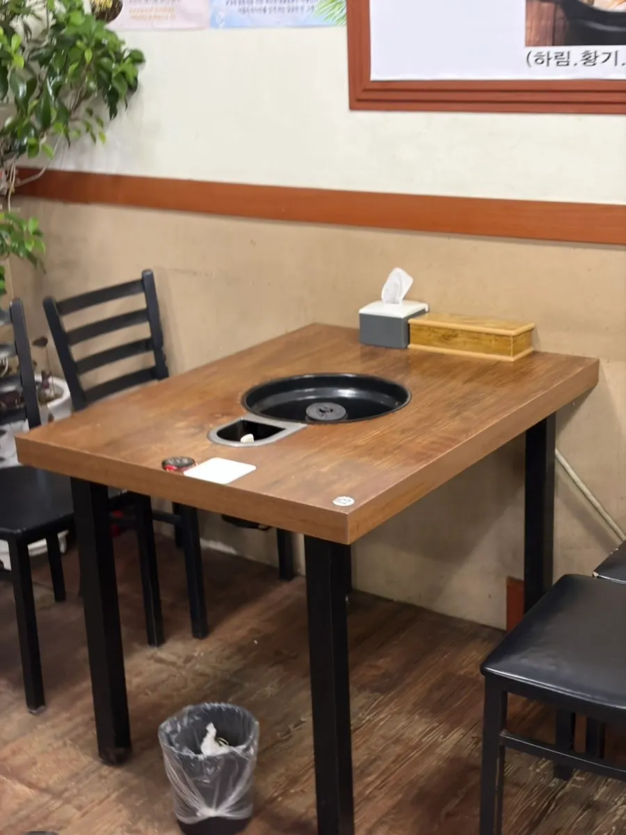 Interior filling up with customers on a weekday evening