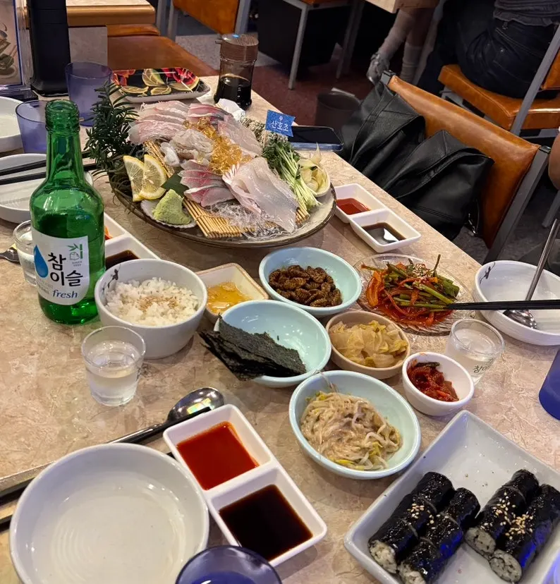 Today's spread with the 3-type sashimi and side dishes laid out