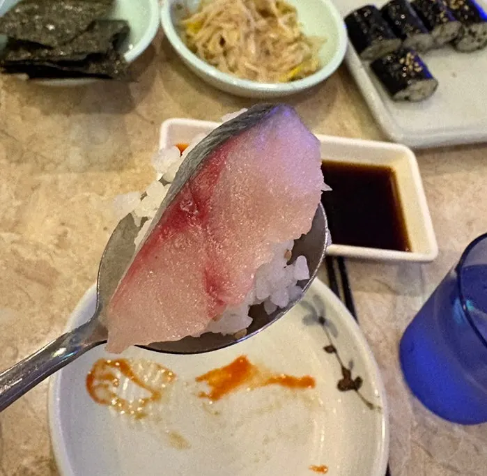 Mackerel sashimi placed on salted gimbap