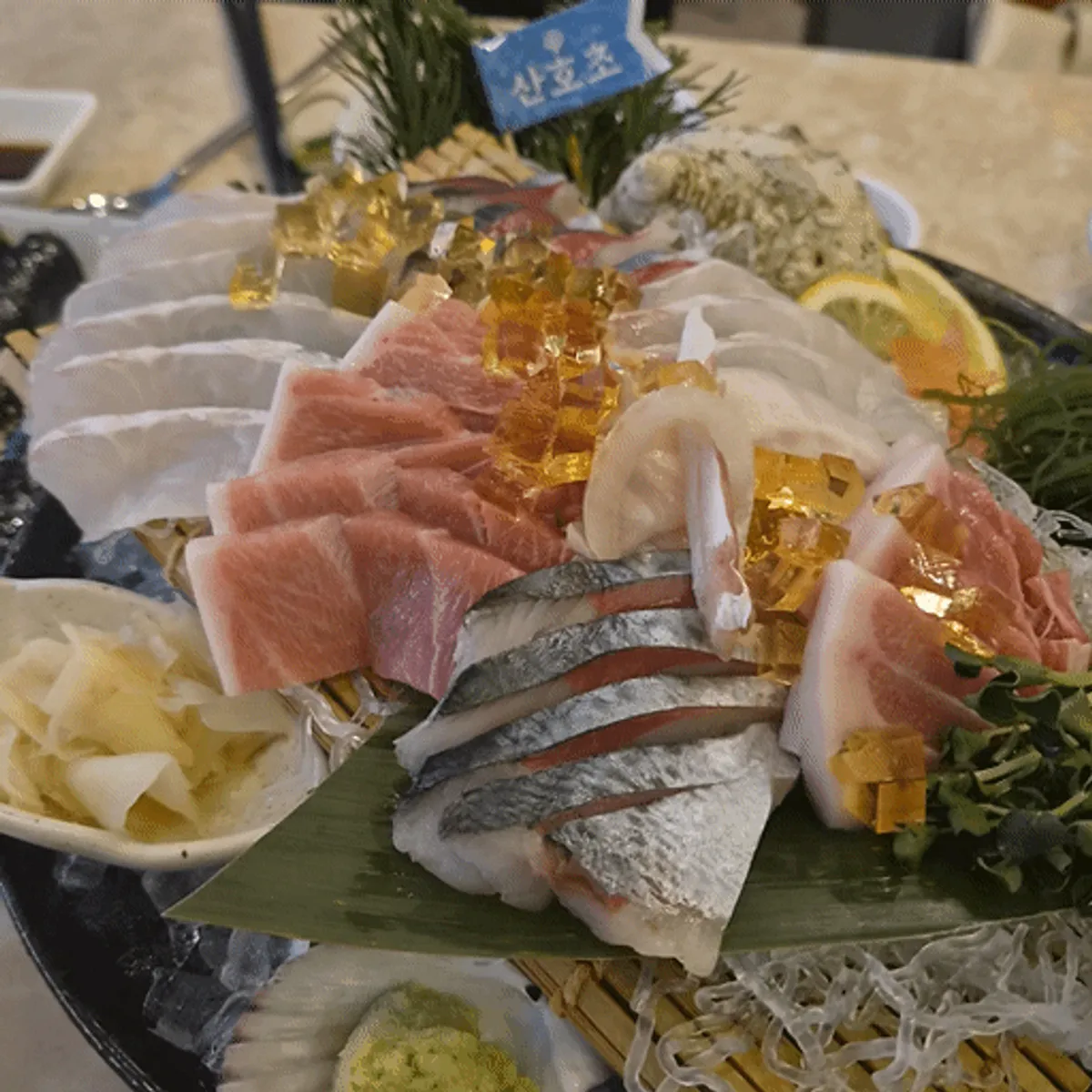 산호초 논현점 기본 반찬 접시