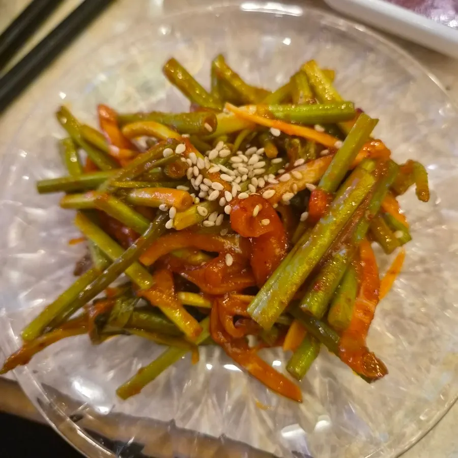 회 위에 올려진 가쓰오부시 젤리