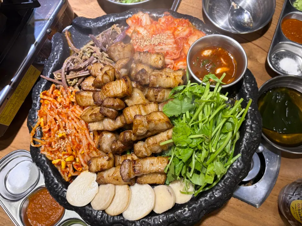 Full table spread for the 3-person minari samgyeopsal set