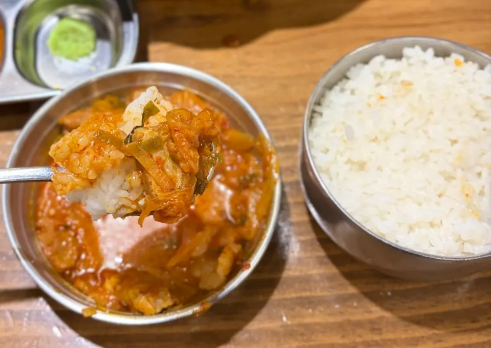 Bubbling broth of Korean beef daechang jjaglagi