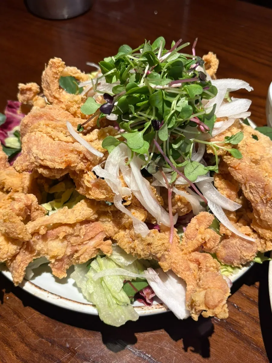 Plate of yurinchi served with vegetables