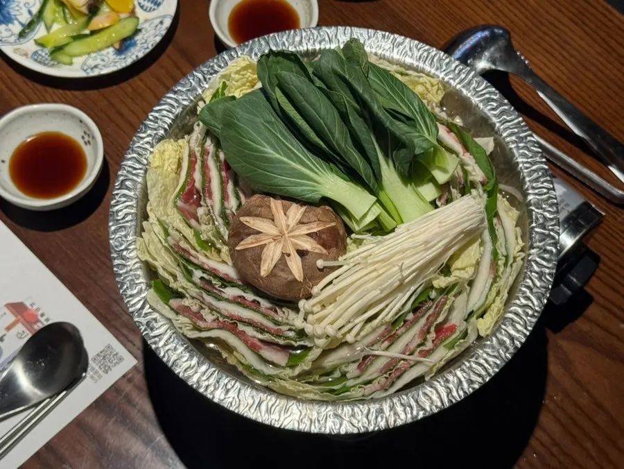 밀푀유나베와 얼그레이 하이볼 두 잔