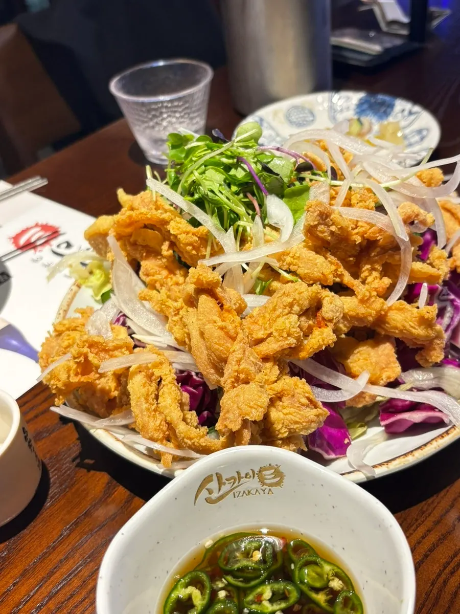 A plate of Sangkai yurinji with its special sauce served on the side