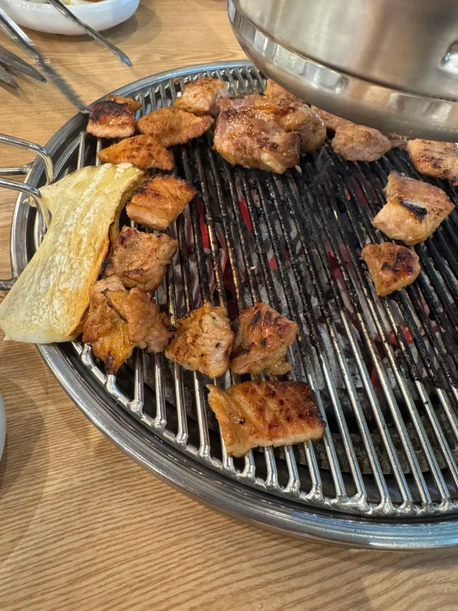 윤기 도는 양념돼지갈비 클로즈업