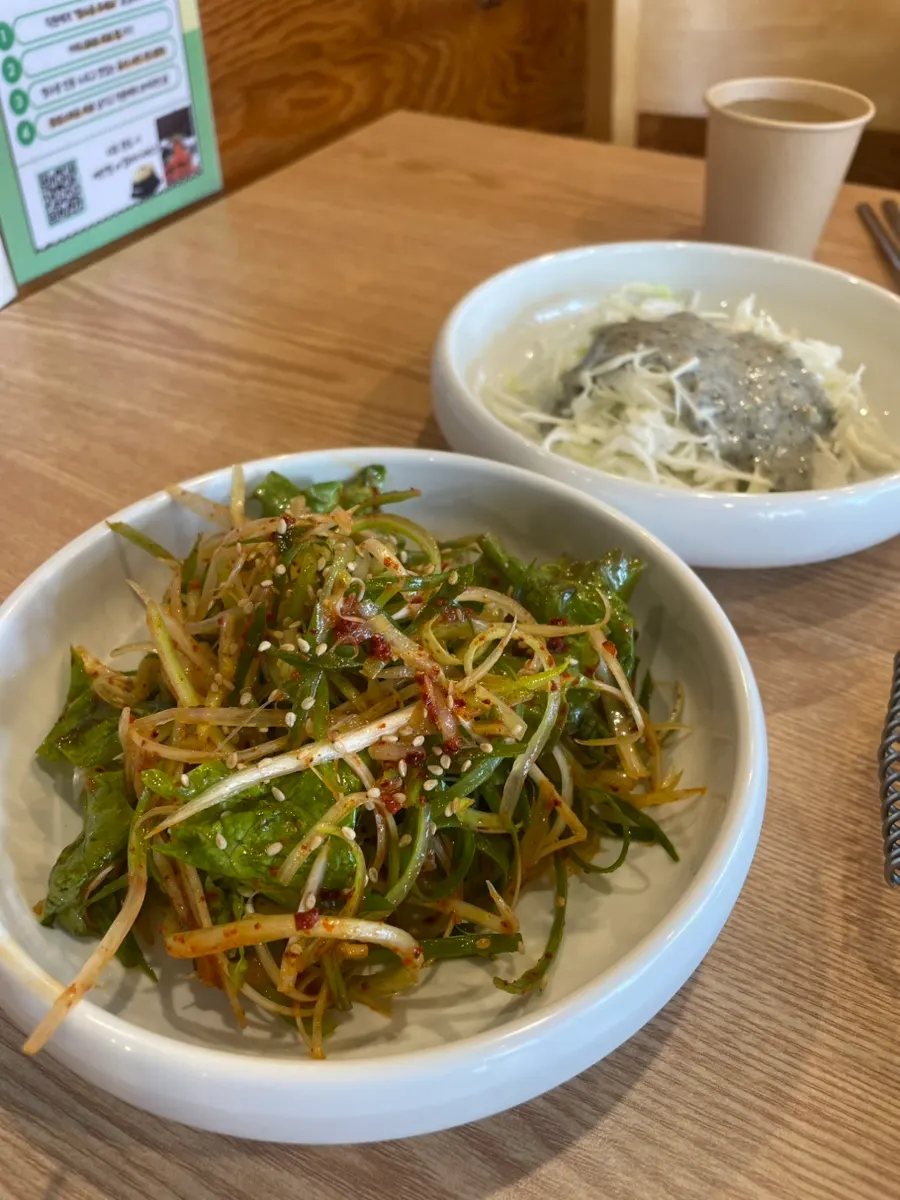 Scallion salad and lettuce wraps to pair with the pork galbi