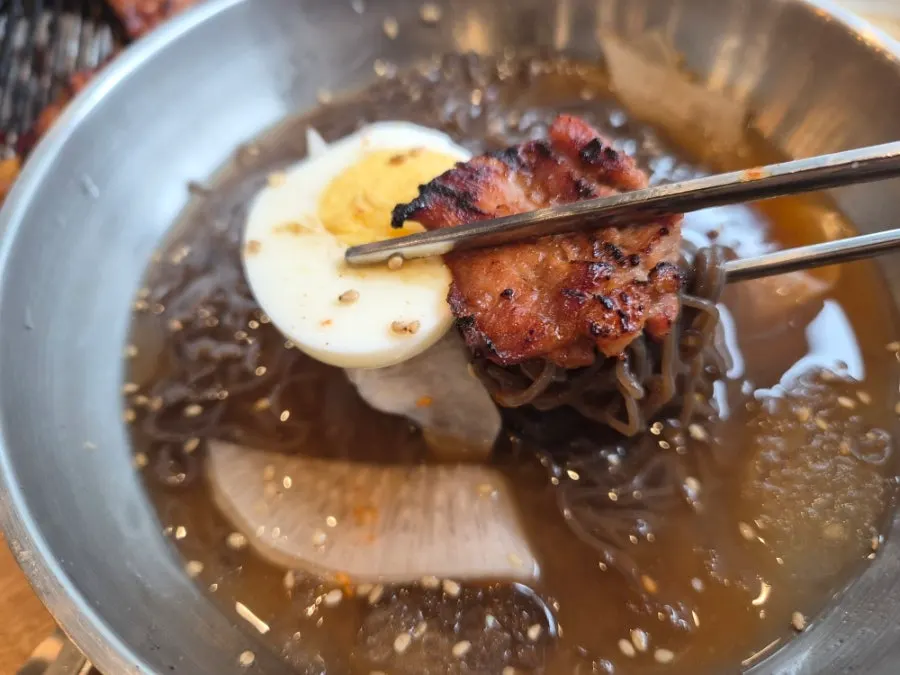 돼지갈비와 물냉면 조합