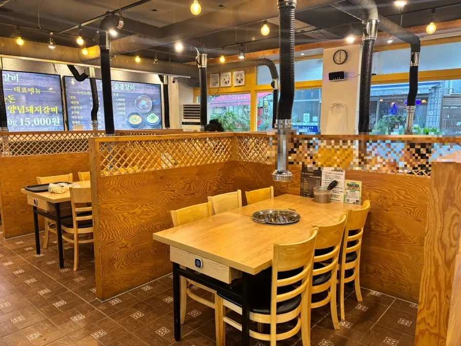 Area around the entrance of Sannae Sutbul Galbi Bakdal Branch