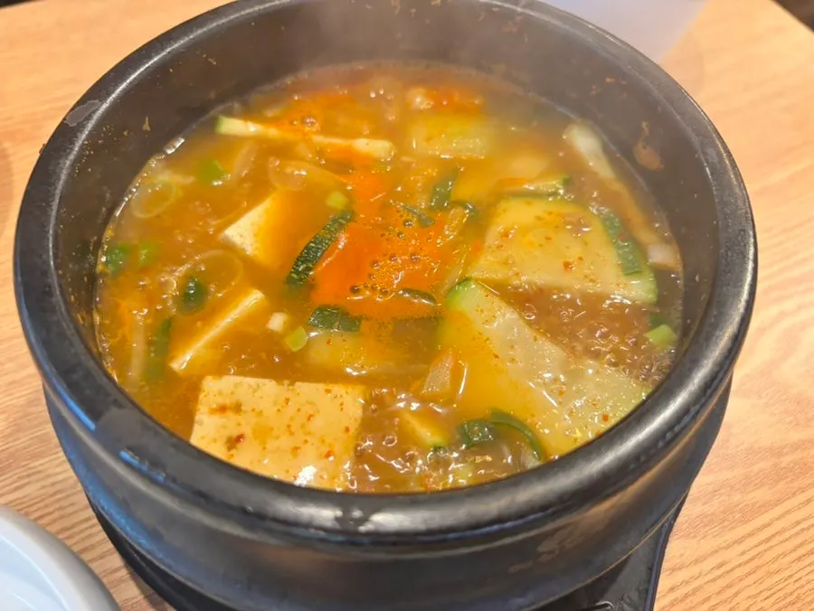 Seasoned pork galbi eaten with onion