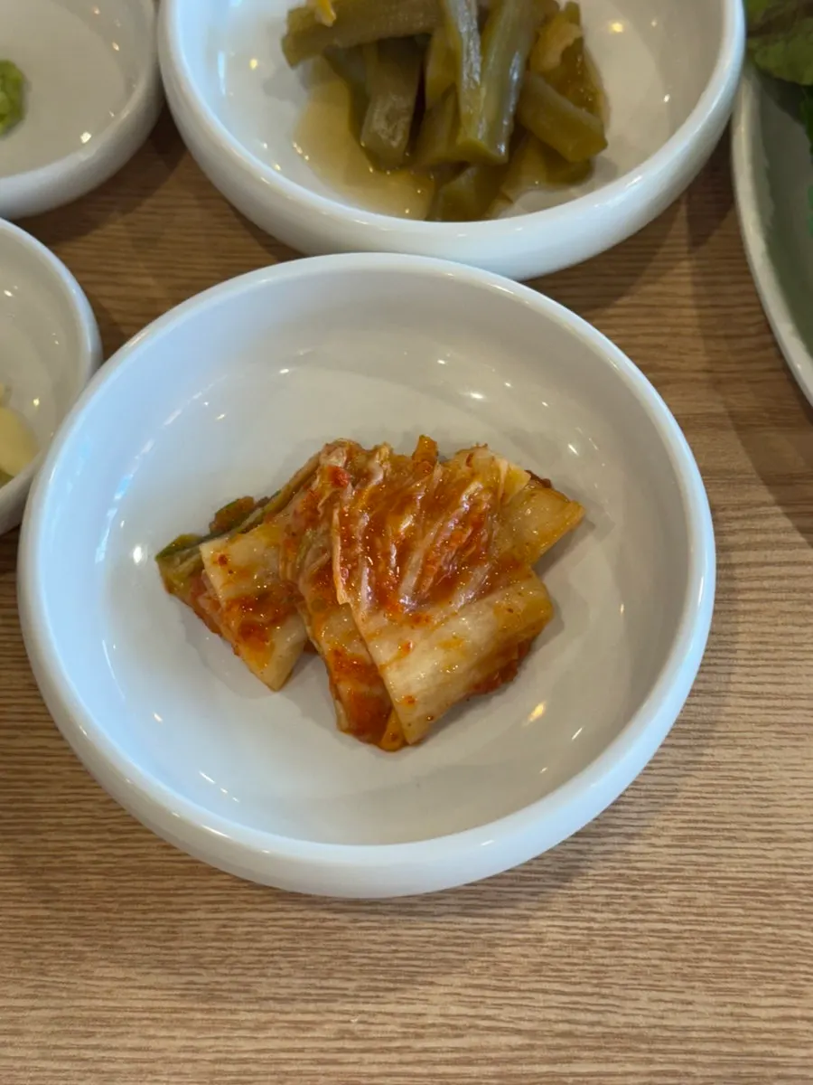 Basic side dishes including kimchi and pickled vegetables