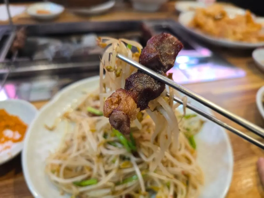 Complimentary bean sprout stir-fry