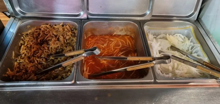Side dish containers at the self-serve zone