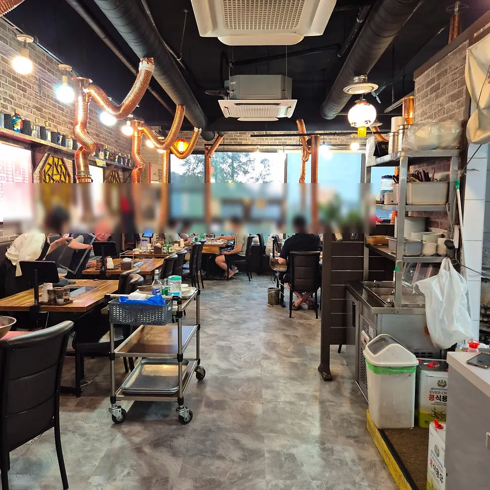 Interior of Yang Kkochi & Qingdao with the smell of charcoal